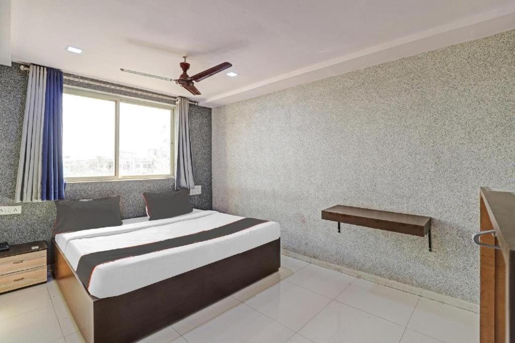 Hotel Mayura, Ankleshwar Eksteriør billede